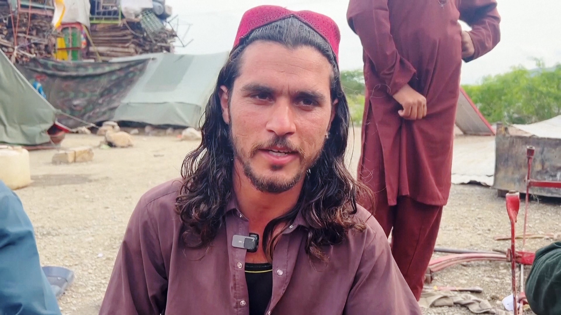 Пакистан временно открыл границу, чтобы выпустить афганских беженцев Пакистан временно открыл границу, чтобы выпустить афганских беженцев