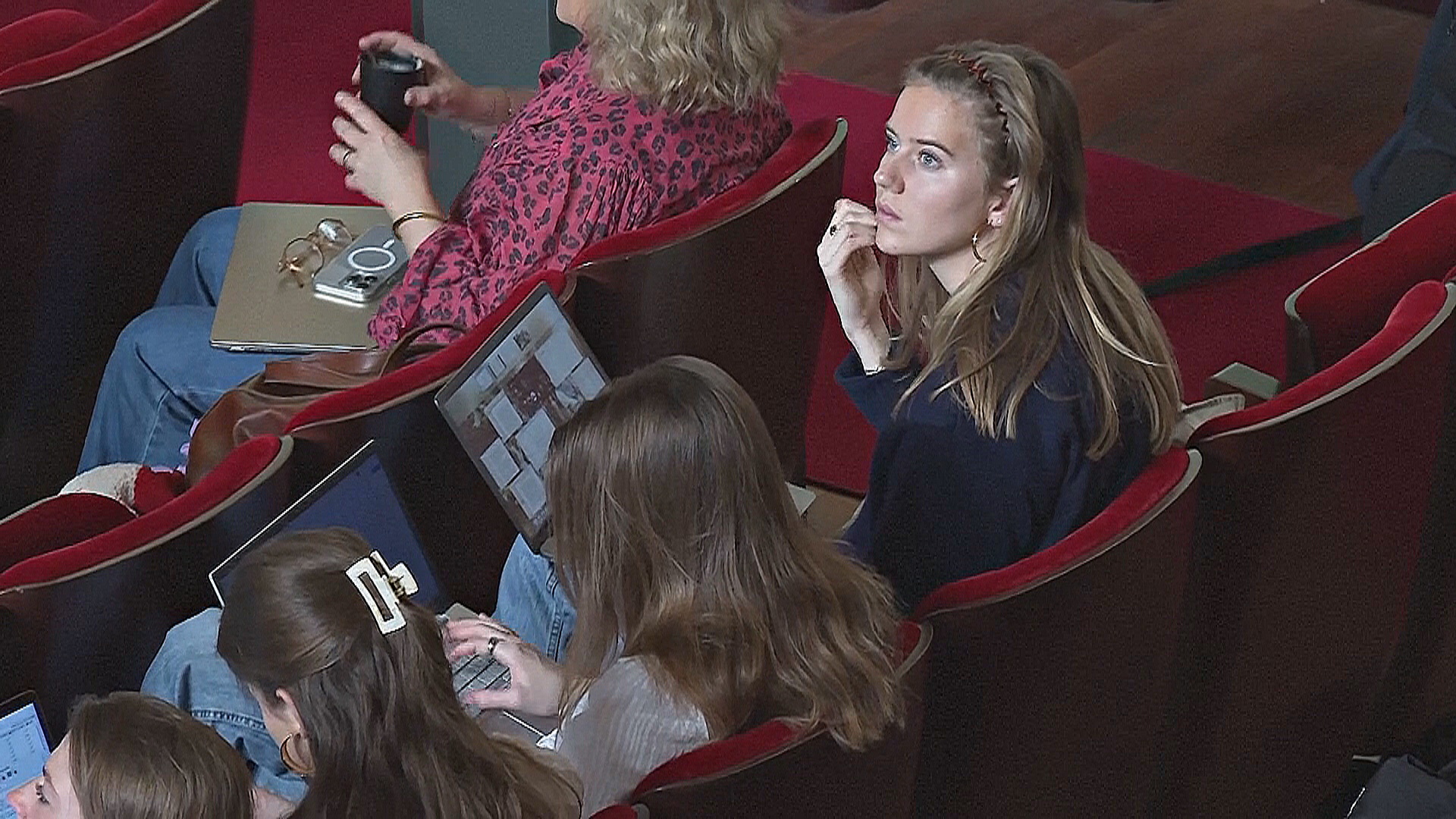 В Амстердаме студенты учатся под живую классическую музыку В Амстердаме студенты учатся под живую классическую музыку