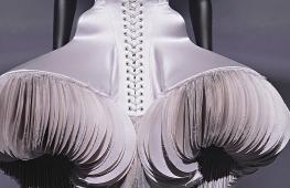 Новая выставка об истории модного дома Schiaparelli открывается в Лондоне