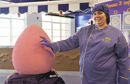 Гигантское пасхальное яйцо весом 55 кг сделали в Великобритании