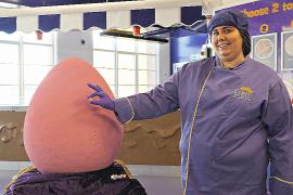 Гигантское пасхальное яйцо весом 55 кг сделали в Великобритании