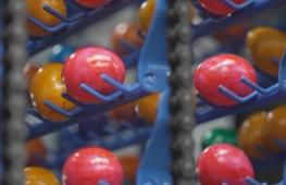 Как на баварской фабрике красят яйца к Пасхе