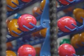 Как на баварской фабрике красят яйца к Пасхе