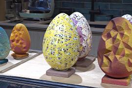 В Барселоне создают авторские пасхальные десерты на основе традиционных «монас»