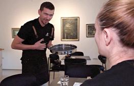 В Боснии глухой художник открыл галерею и кафе