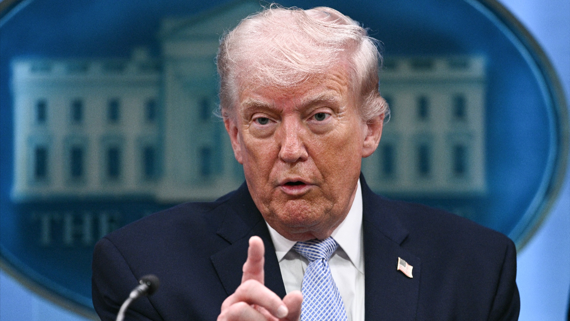 Дональд Трамп договорился с Ираном о двухнедельном прекращении огня Дональд Трамп договорился с Ираном о двухнедельном прекращении огня