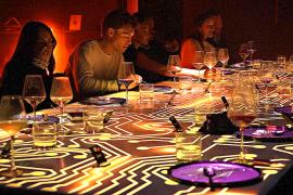 Ужин с эффектом погружения: в Лондоне еду дополнили звуком и ароматами