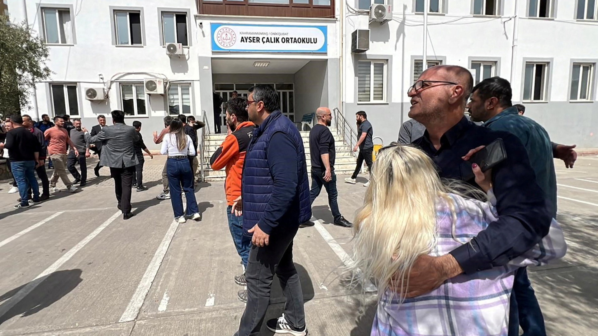 Снова стрельба в школе в Турции: десять погибших Снова стрельба в школе в Турции: десять погибших