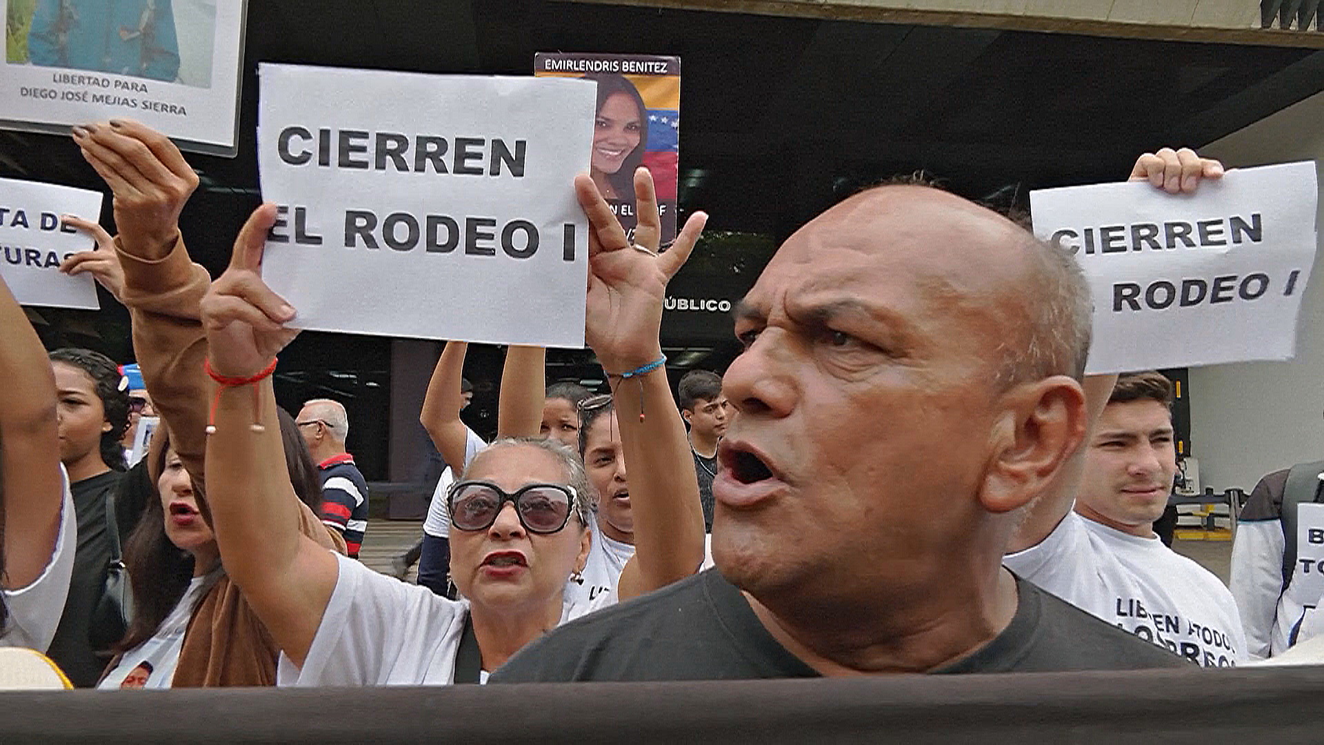 Венесуэльцы вышли на протест из-за пенсий, зарплат и заключённых Венесуэльцы вышли на протест из-за пенсий, зарплат и заключённых