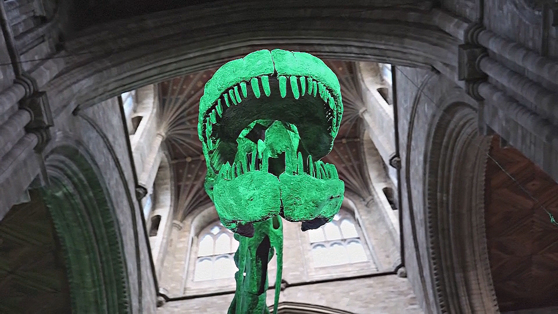 37-метровый скелет титанозавра временно «поселился» в соборе в Англии