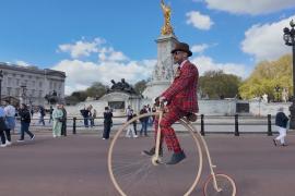 «Твидовый велопробег» устроили поклонники старины в Лондоне