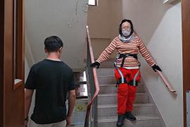 Экзоскелеты помогут жителям сгоревших гонконгских многоэтажек вернуться в квартиры