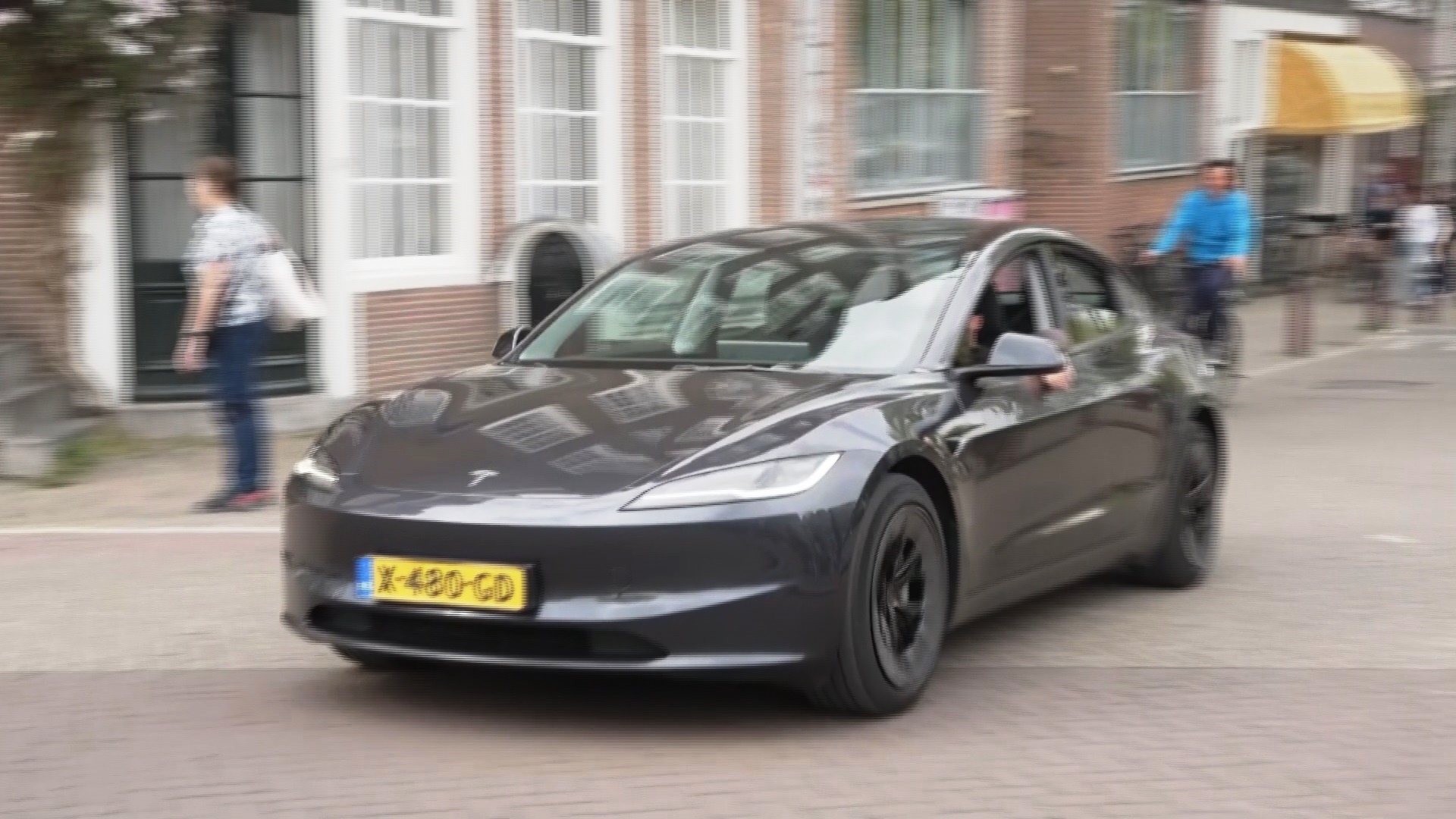 Нидерланды первыми в Европе разрешили автономное вождение автомобилей Tesla