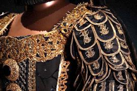 В Италии показали костюмы королев из кино и оперы