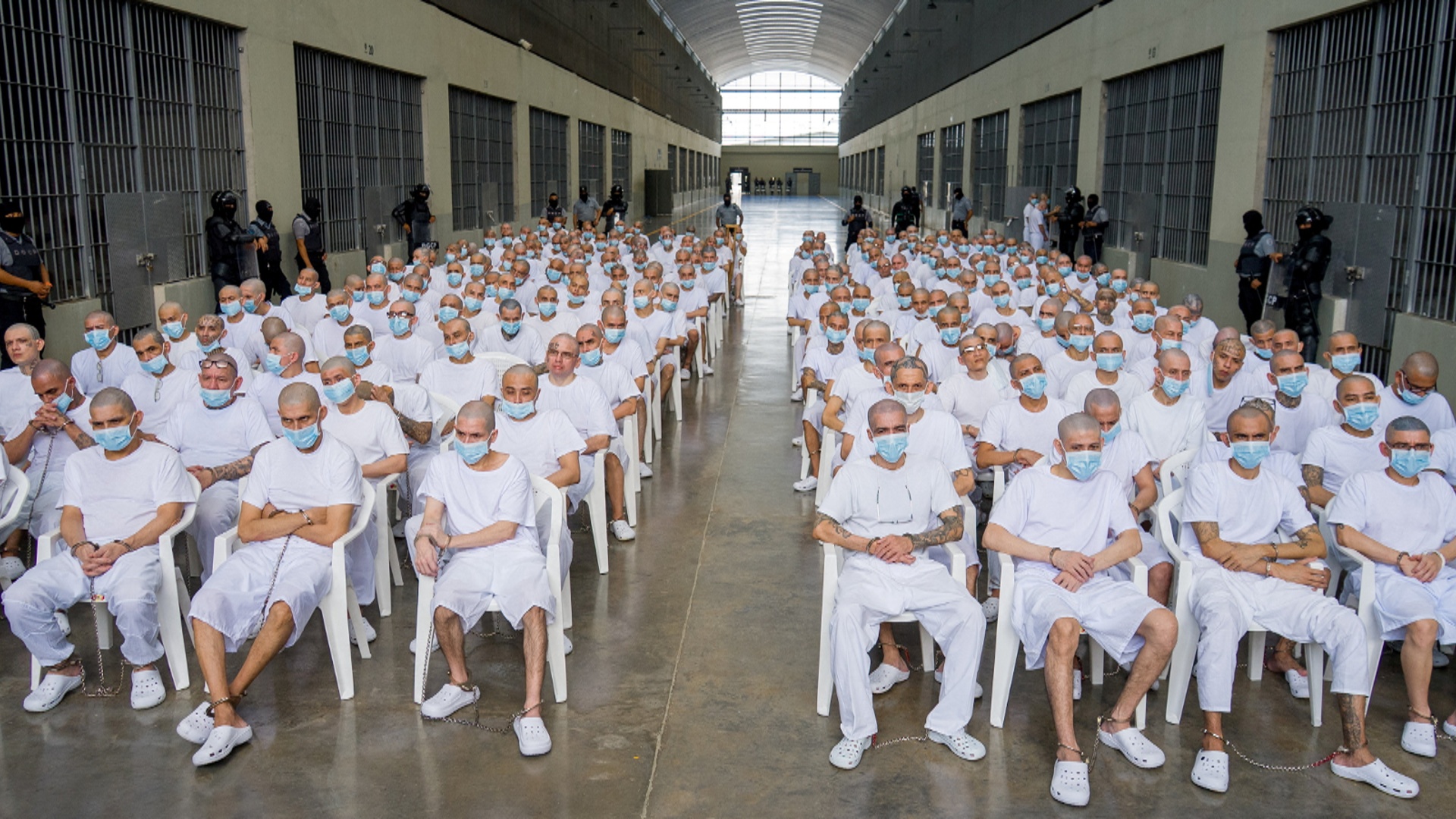 Почти 500 предполагаемых членов банды MS-13 предстали перед судом в Сальвадоре