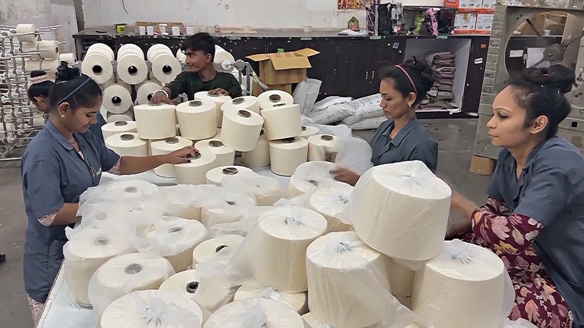 Индийские фабрики пряжи нарастили экспорт в Китай из-за войны на Ближнем Востоке