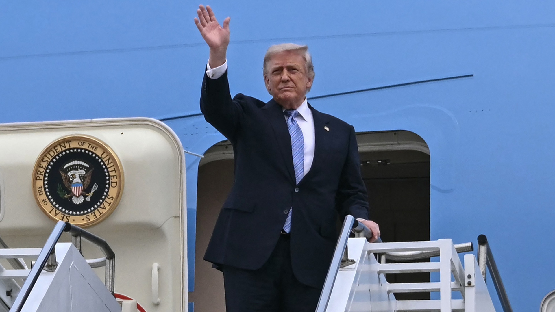 Президент США покинул Китай без существенных прорывов