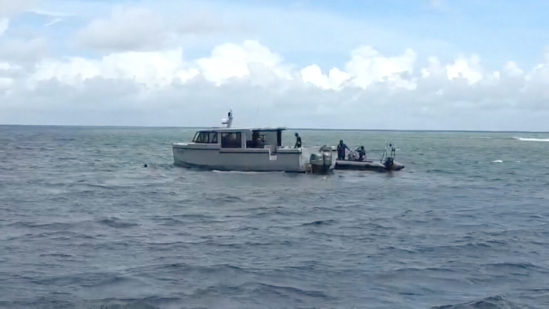 Дайверы извлекли тела двух итальянцев из подводной пещеры на Мальдивах