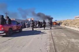 Власти Боливии смогли частично освободить дороги от баррикад и провезти гумпомощь в Ла-Пас и Эль-Альто