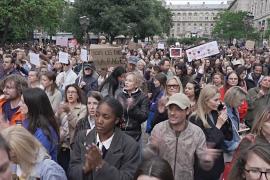 Тысячи французов вышли на протест после убийства 11-летней девочки