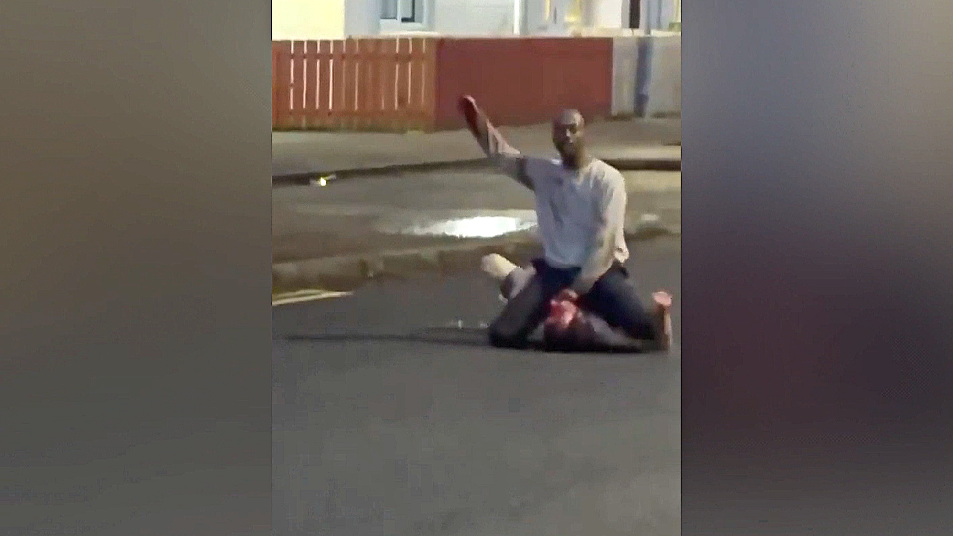 В Белфасте вспыхнули антииммиграционные протесты после нападения суданца с ножом