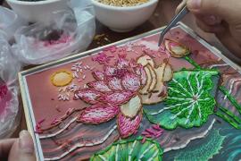 Камбоджийская художница создаёт удивительные картины из риса
