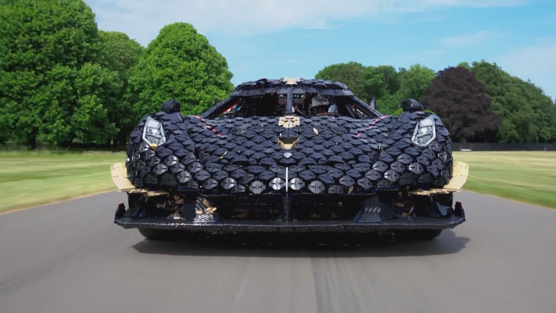 Полноразмерная Lego-версия гиперкара Koenigsegg Sadair’s Spear дебютировала в Швеции