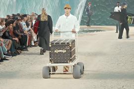 Доски для сёрфинга и сундуки: Louis Vuitton показал мужскую коллекцию в Париже