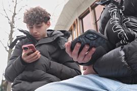 Франция первой в ЕС запретит соцсети детям до 15 лет