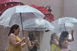 Искусственный дождь в Дубае: в городе создали улицу с прохладным климатом
