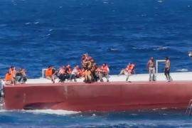 У берегов Северного Кипра перевернулся паром, есть погибшие