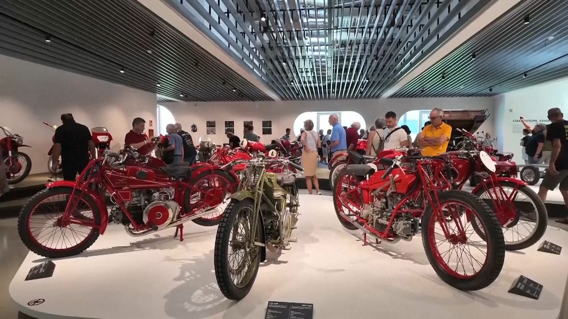 Загляните в обновлённую штаб-квартиру культового бренда Moto Guzzi