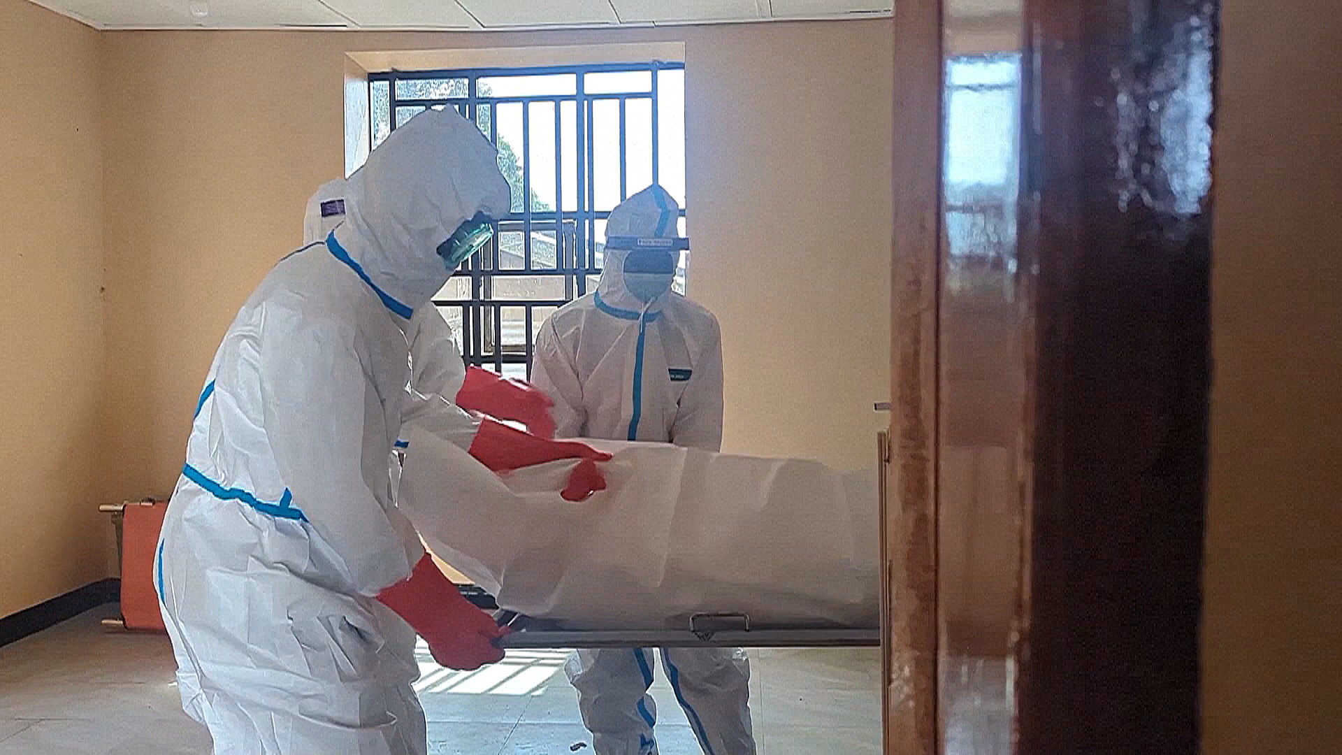 В ДР Конго заявили, что пик вспышки Эболы уже пройден
