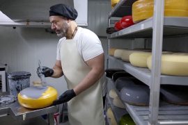 Сыровары и пастухи на юге Ливана сохраняют своё дело, несмотря на войну