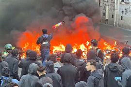 Беспорядки во Франции: протесты сопровождаются поджогами и погромами