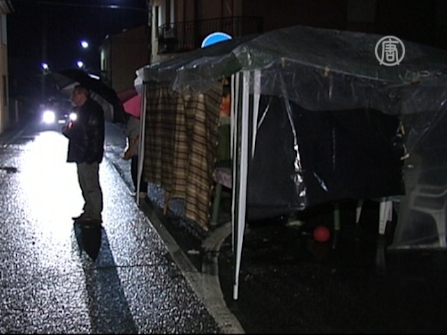 Итальянцы ночуют на улицах из-за повторных толчков