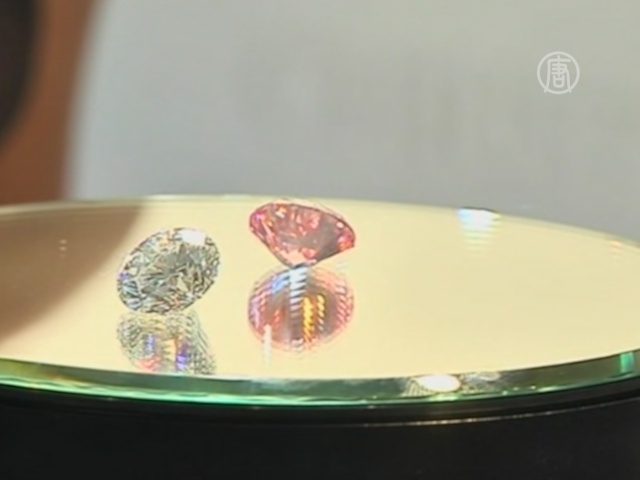 Крупнейший розовый бриллиант продан за 17 млн