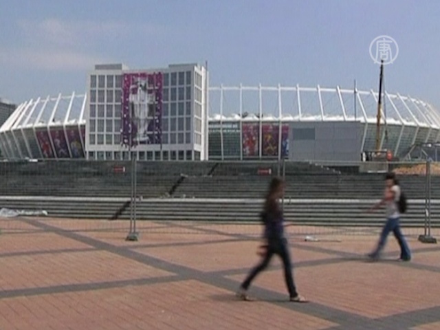 Варшава и Киев отвергают критику перед Евро-2012