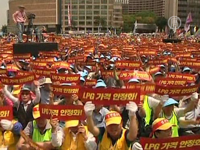 Тысячи южнокорейских таксистов не вышли на работу