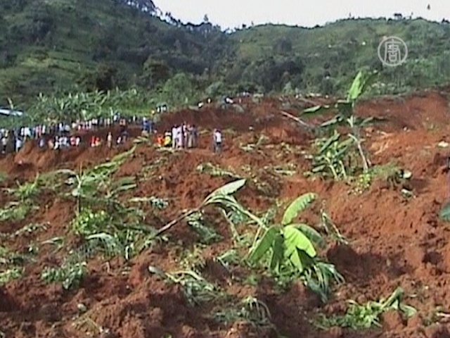 Оползень накрыл три деревни в Уганде