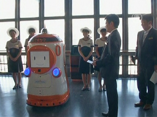 Робот-гид приступает к работе на телебашне Токио