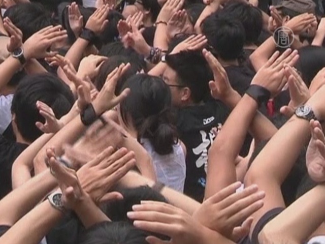 Гонконг: студенты голодают против промывки мозгов