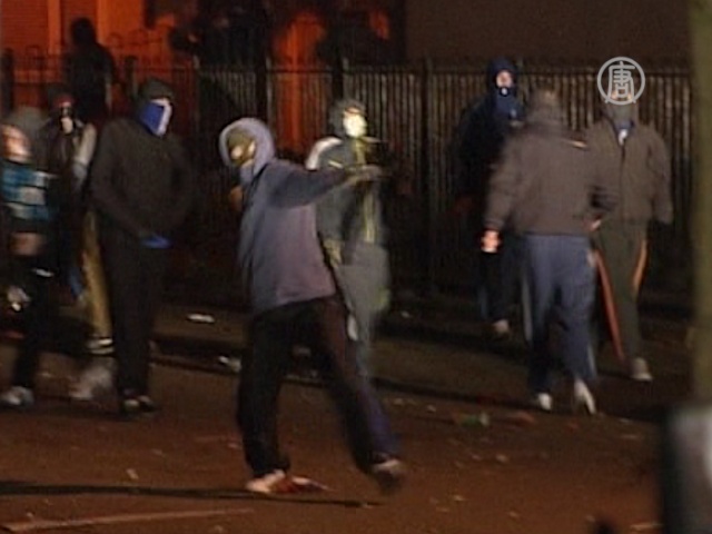 Беспорядки в Белфасте не прекращаются третий день