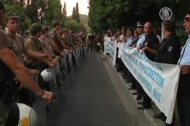 Полицейские Греции оцепили своих коллег