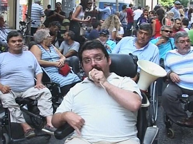 Кризис угрожает инвалидам и душевнобольным Греции