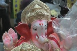 Индийцы везут домой тысячи статуй слона