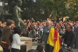 Жан-Клод Ван Дамм открывает памятник себе
