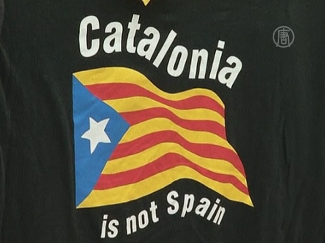 Каталонцы скупают флаги и думают об отделении