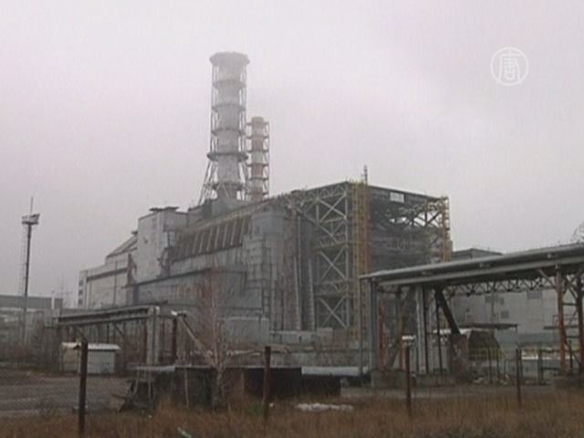 Над Чернобыльской АЭС строят новый саркофаг