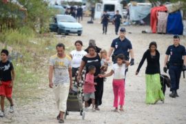 Правозащитники осуждают выселения цыган во Франции